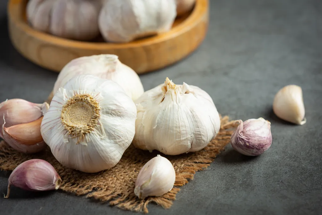 Tanaman Herbal yang Dapat Menurunkan Kolesterol dengan Alami - Obat koleterol alami mudah di temukan pada jahe, kacang kedelari dan bawang putih.