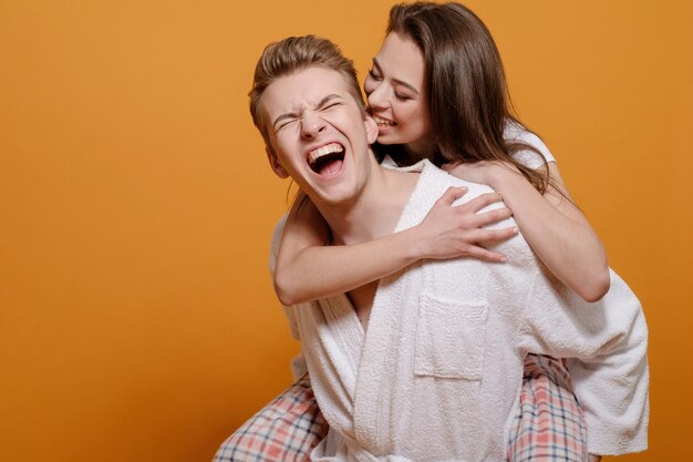 Fakta Perempuan Suka Menggigit