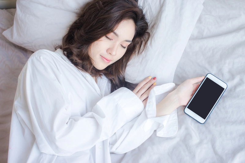 Tidur Dekat HP Berbahaya