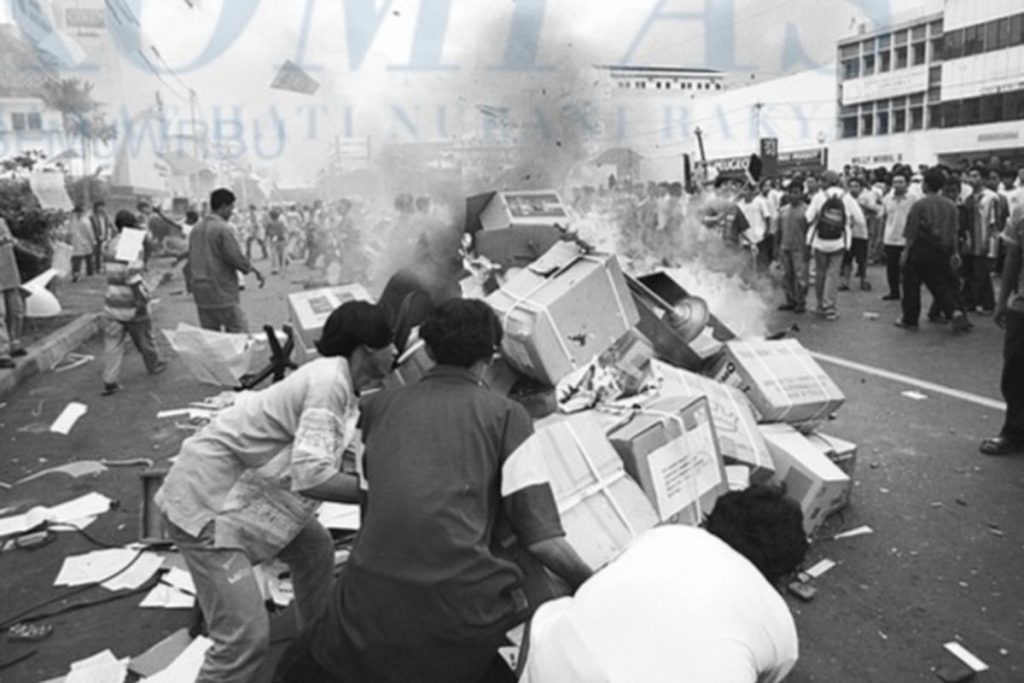 Kerusuhan 1998 Krisis Ekonomi Menjadi Tragedi Kemanusiaan