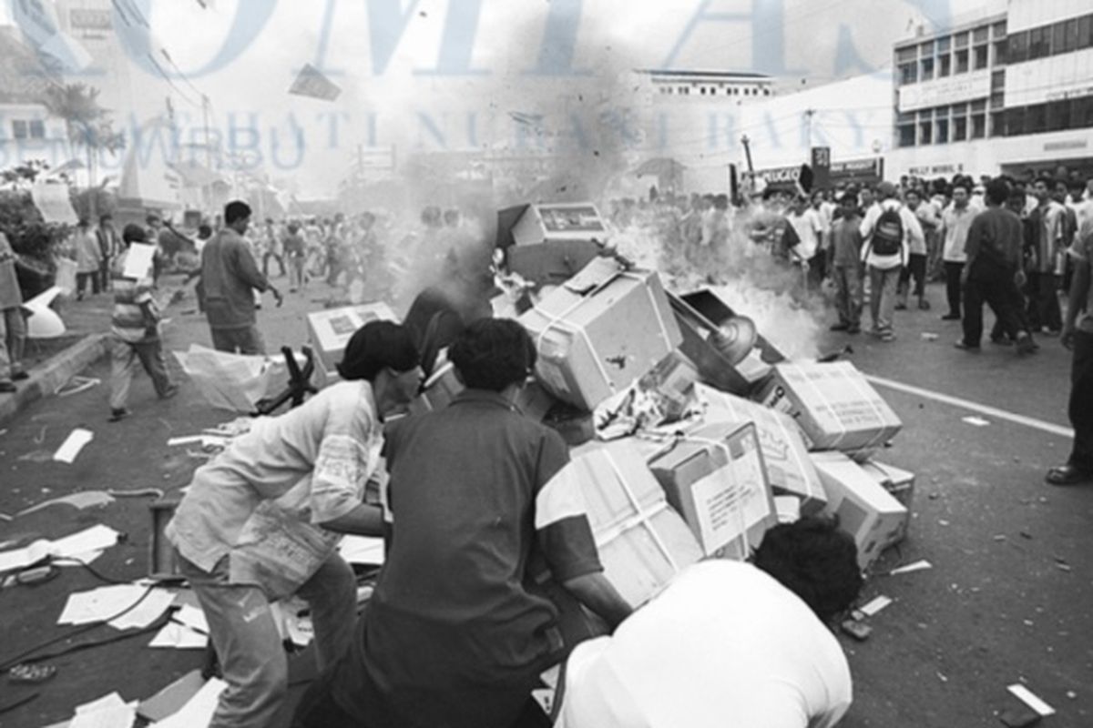 Kerusuhan 1998 Krisis Ekonomi Menjadi Tragedi Kemanusiaan